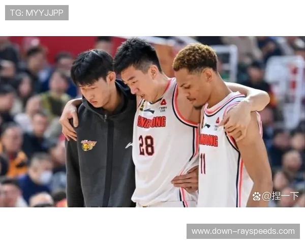 广东宏远投入巨大但内线问题严重，球迷担心季后赛前景